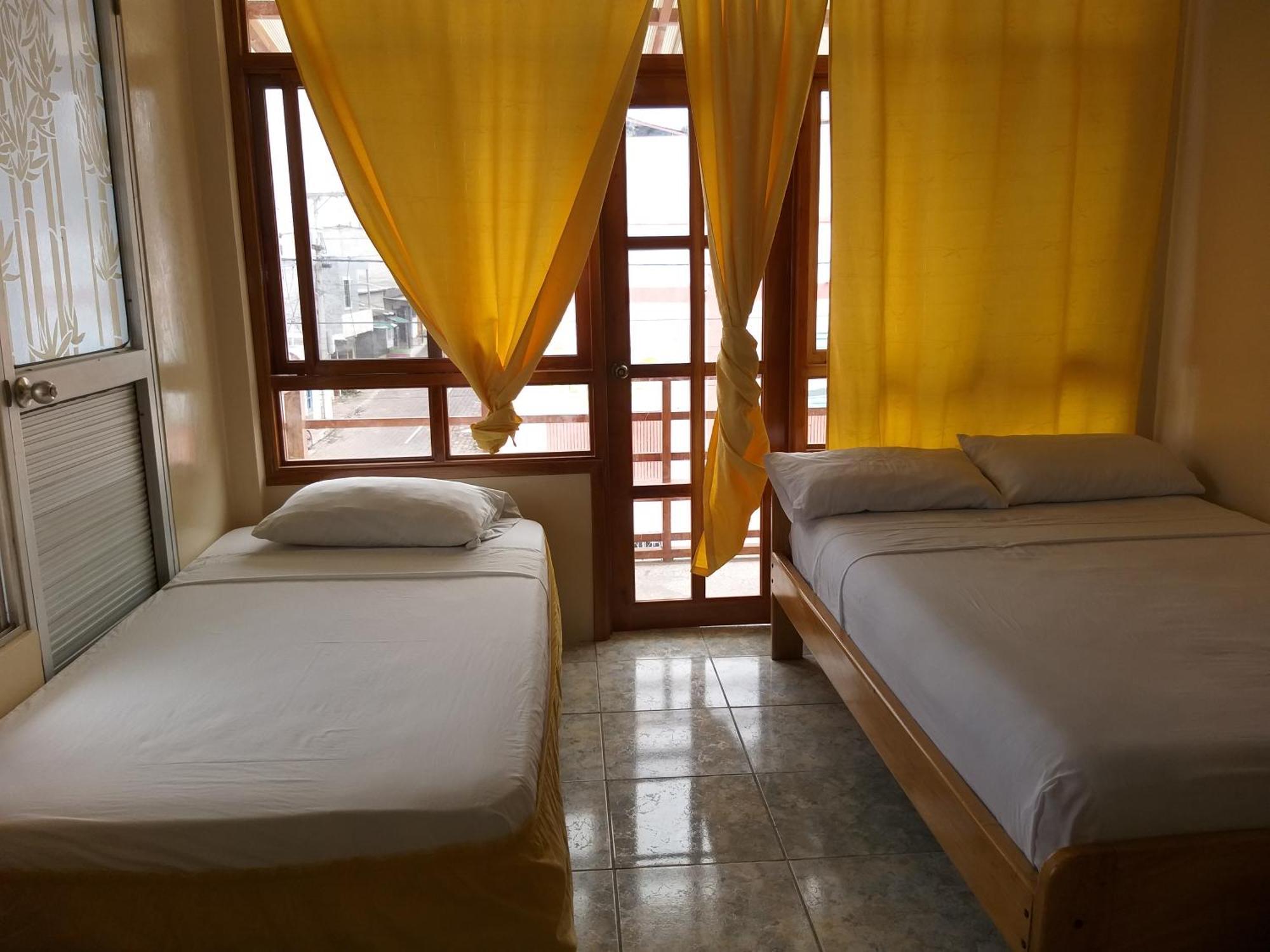 Hostal Miconia Puerto Ayora  Zimmer foto