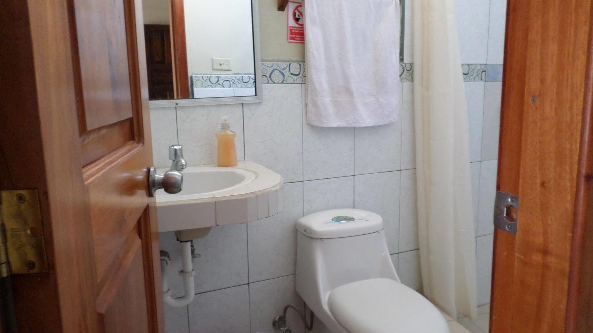 Hostal Miconia Puerto Ayora  Exterior foto