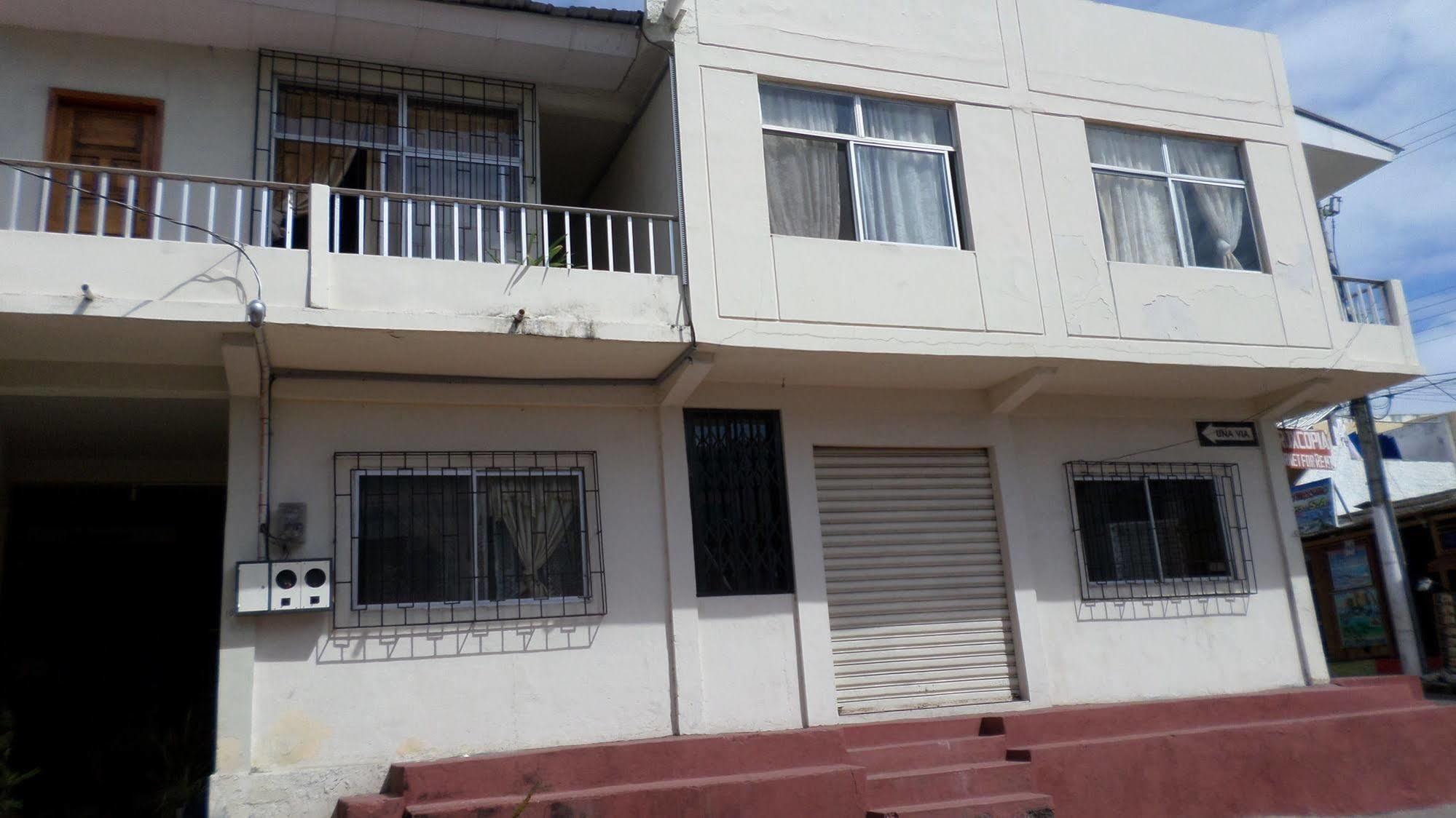 Hostal Miconia Puerto Ayora  Exterior foto